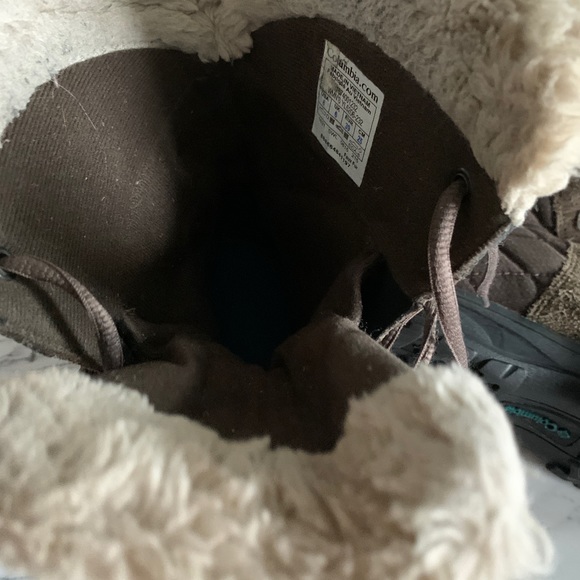 Columbia Waterproof Boots. 8 - Picture 14 of 16